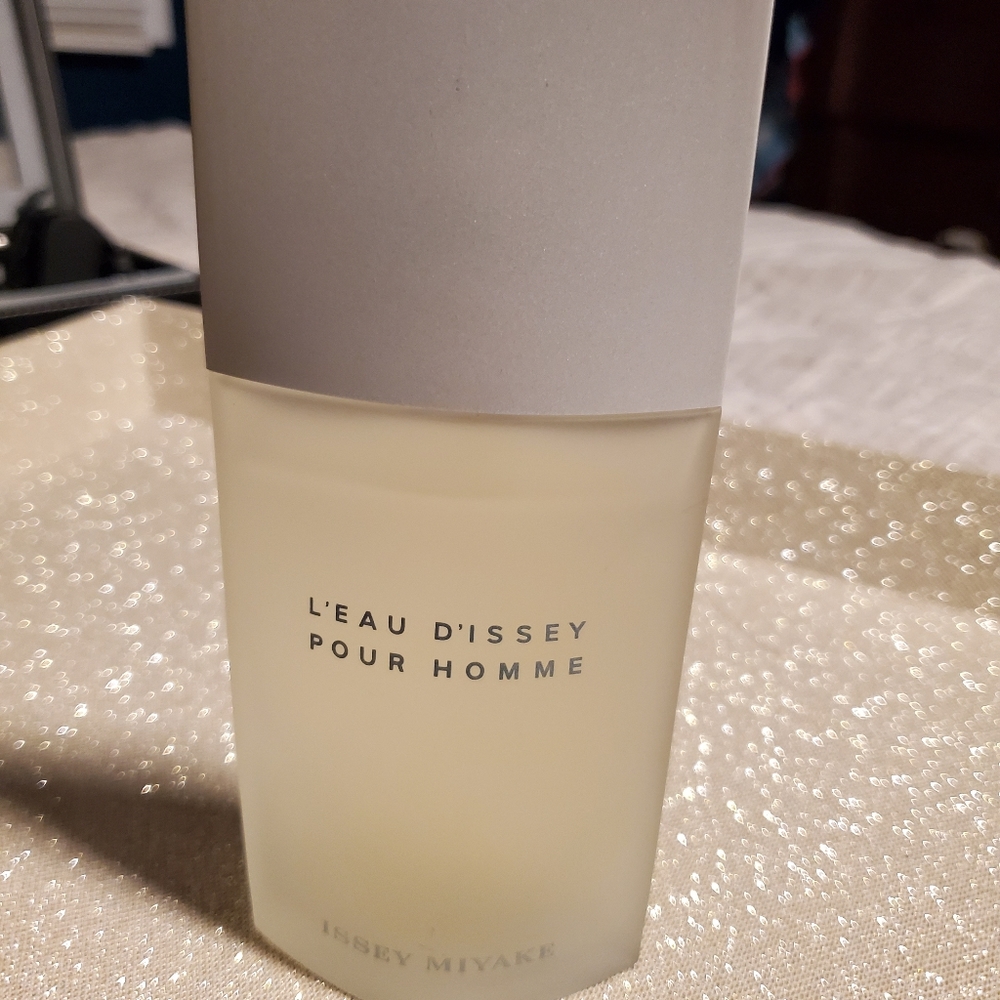 Issey Miyake Mens Calogne